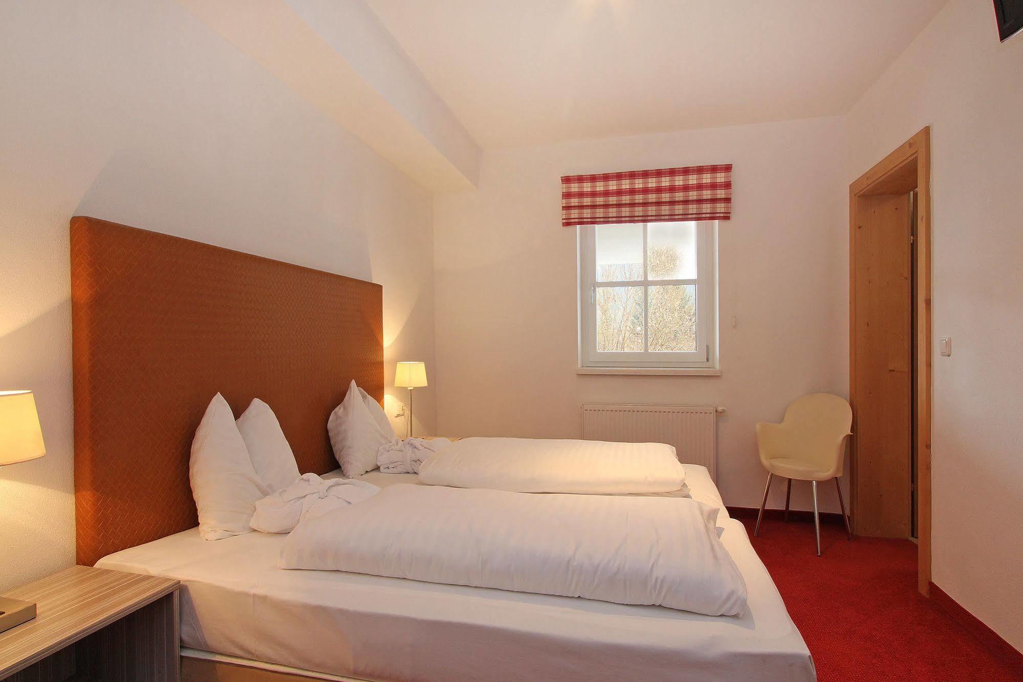 Alpine Resort By Alpin Rentals - Incl Summercard Kaprun Bagian luar foto